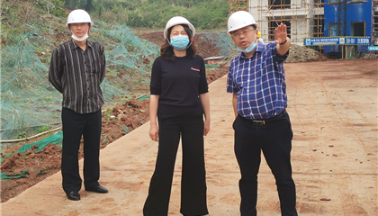 市國資委副主任張力到興學商務中心調研項目建設、疫情防控工作